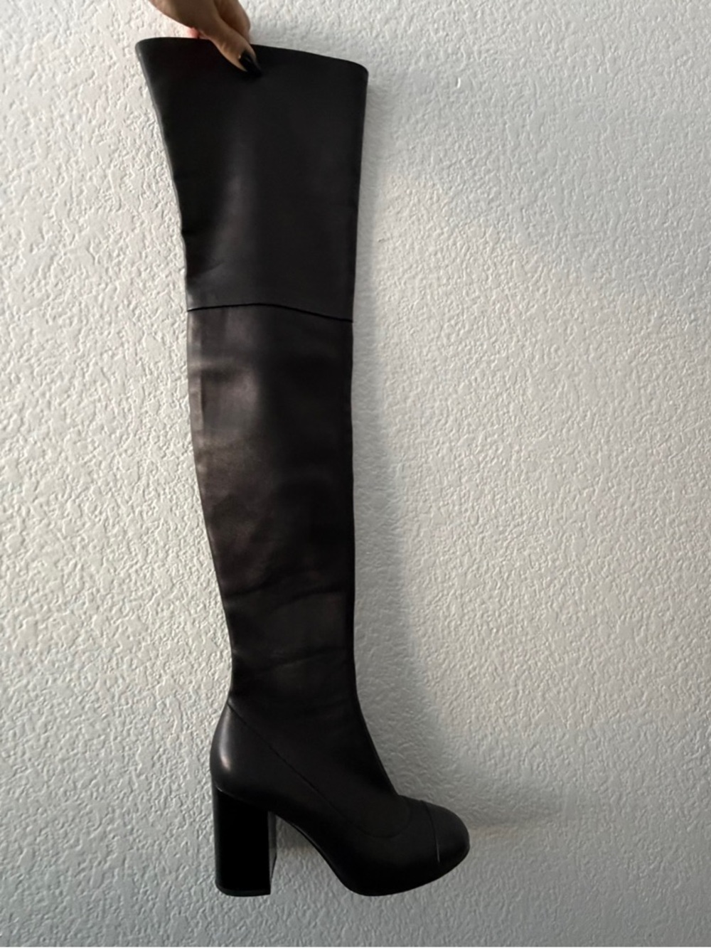 Chanel Over-the-Knee Black Leather Boots with Block Heel - Picture 3 of 10